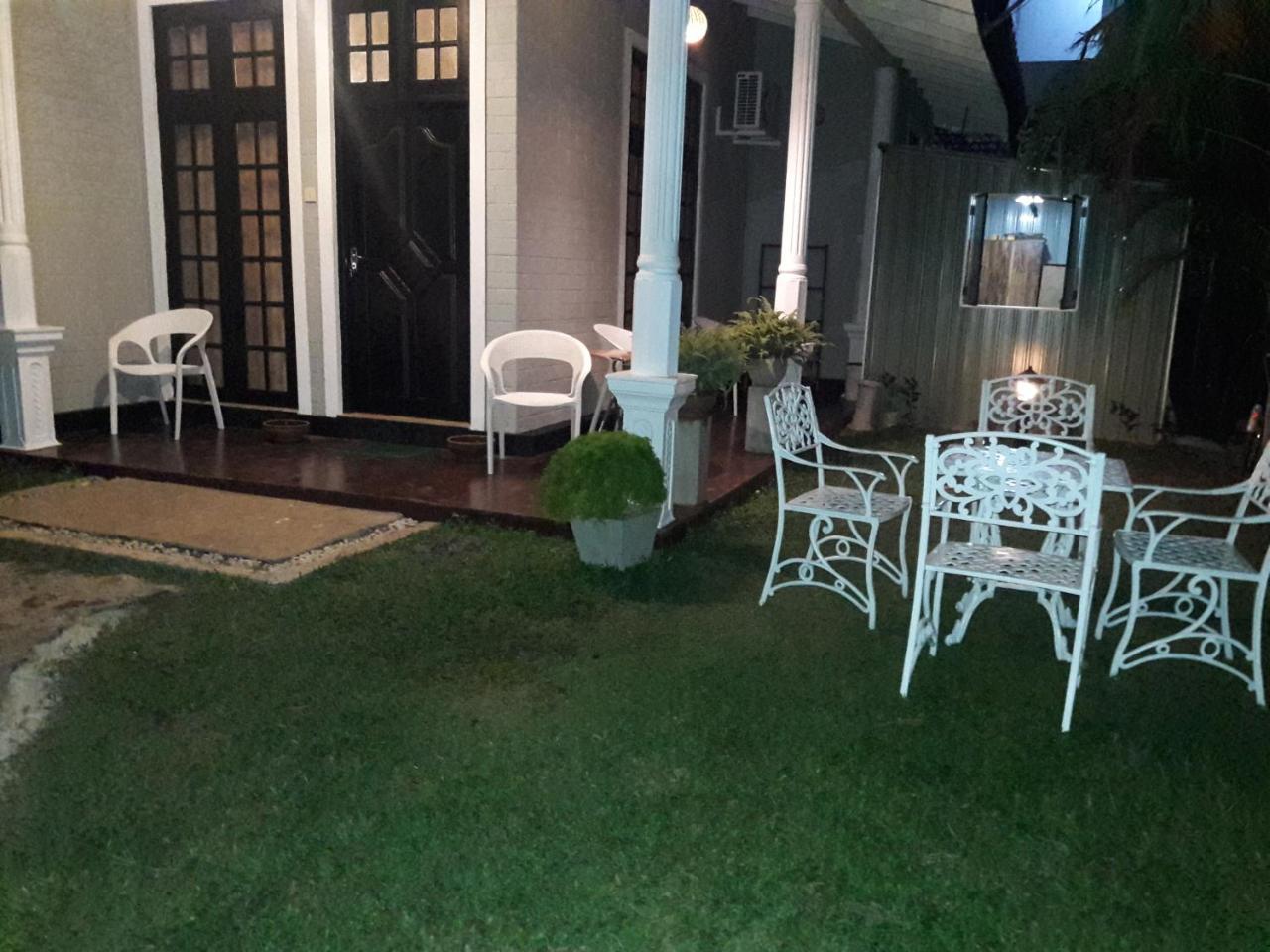 Mihilaka Holiday Homes Wadduwa Bagian luar foto